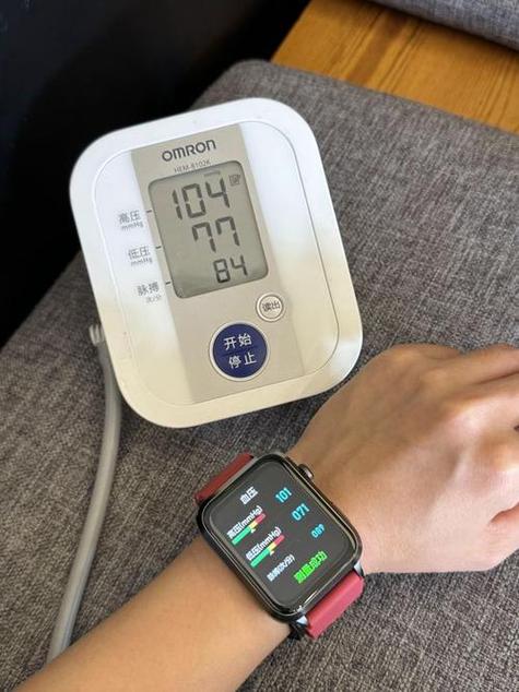 手腕式电子血压计怎么使用